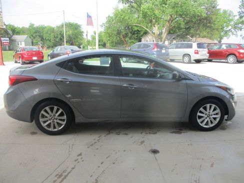 Used 2014 Hyundai Elantra SE w/ Option Group 02 FWD image 16