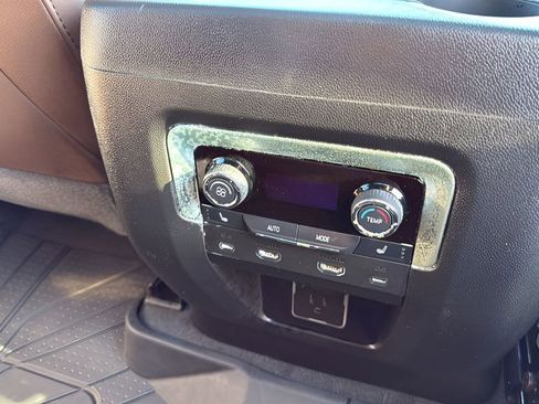 Used 2025 Chevrolet Tahoe High Country AWD/4WD image 19