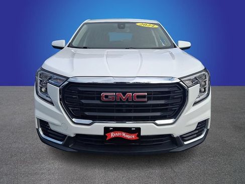 Used 2024 GMC Terrain SLE AWD/4WD image 2