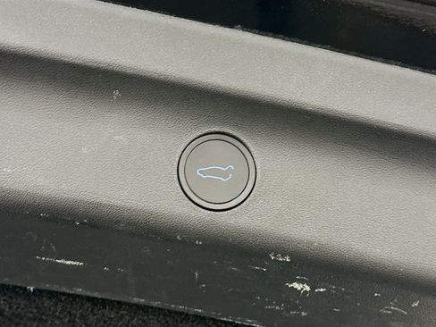 Used 2023 Tesla Model Y Performance image 30