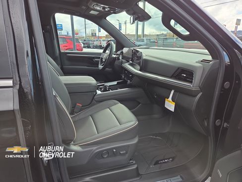New 2026 Chevrolet Suburban Premier w/ Sun And Tow Package AWD/4WD image 16