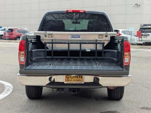 Used 2010 Nissan Frontier SE image 23