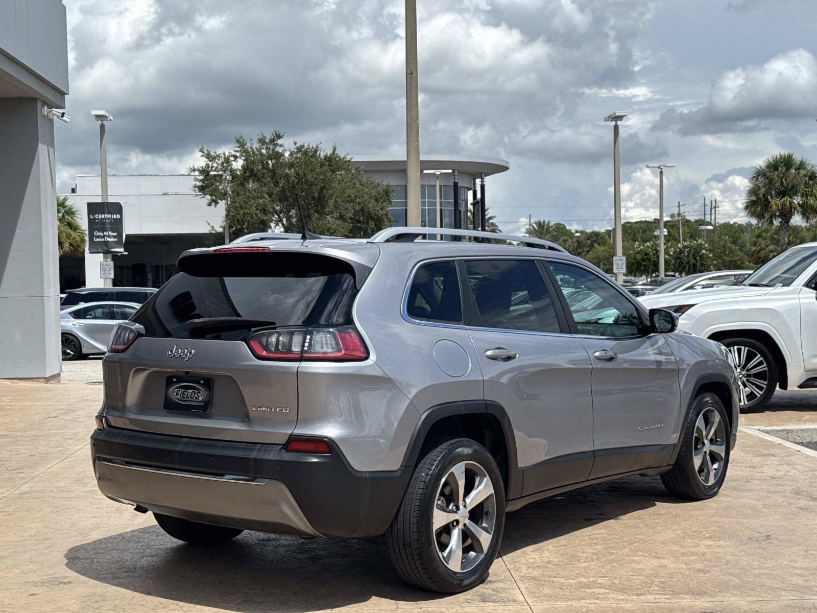 Used 2020 Jeep Cherokee Limited FWD image 3
