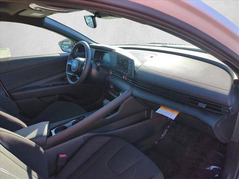 New 2026 Hyundai Elantra SEL Sport FWD image 21