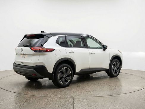 Used 2025 Nissan Rogue SV AWD/4WD image 9