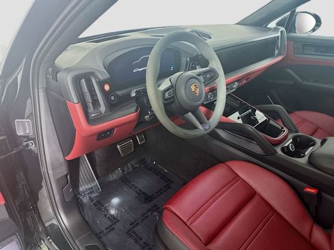 Certified 2025 Porsche Cayenne GTS image 4