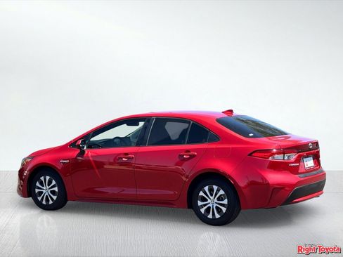 Certified 2021 Toyota Corolla LE w/ Carpet Mat Package (TMS) FWD image 4
