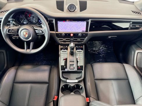Certified 2025 Porsche Macan image 19