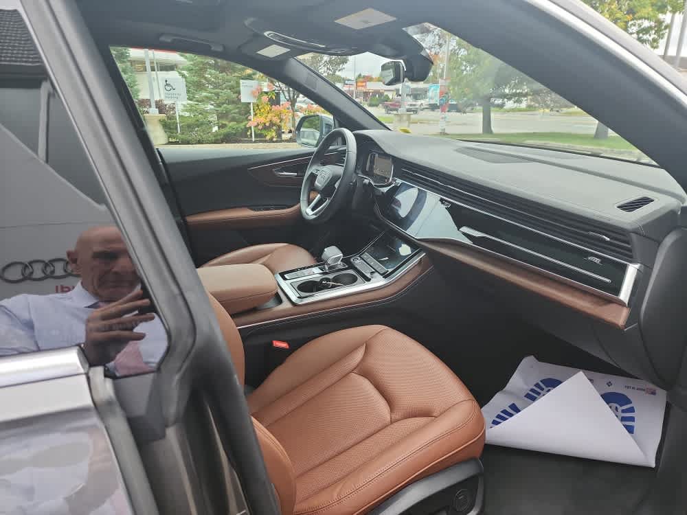 Certified 2025 Audi Q8 Premium Plus AWD/4WD image 33