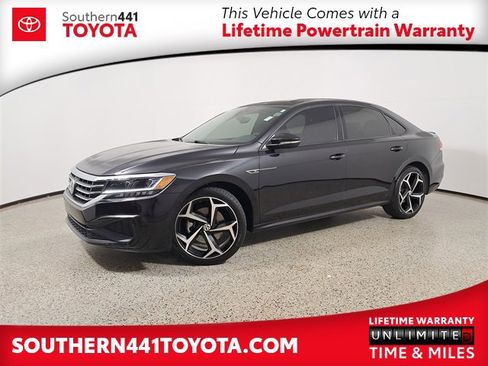 Used 2022 Volkswagen Passat 2.0T R-Line image 1