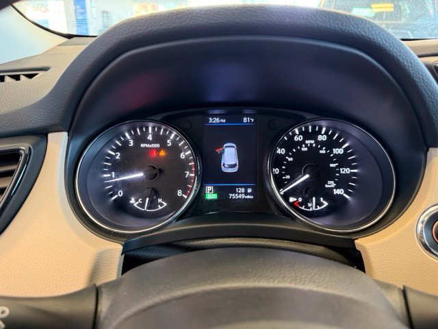 Used 2018 Nissan Rogue SV w/ Sun & Sound Touring Package AWD/4WD image 13