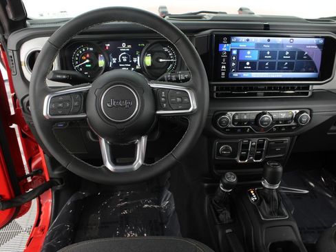 Used 2025 Jeep Wrangler Unlimited Sahara w/ Safety Group AWD/4WD image 10