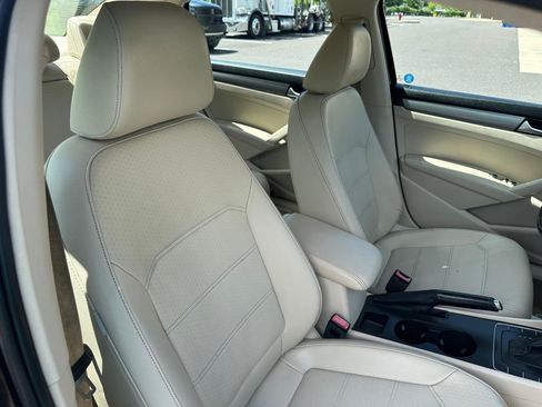 Used 2015 Volkswagen Passat 1.8T Limited Edition FWD image 18