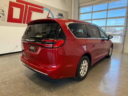 New 2026 Chrysler Pacifica Select FWD image 3