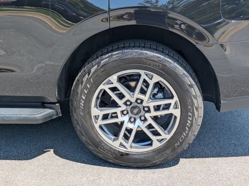 Used 2025 Ford Expedition Active AWD/4WD image 8