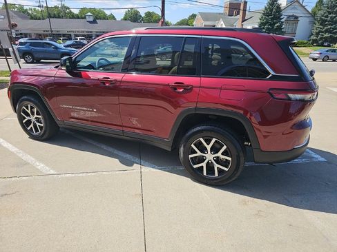 Certified 2025 Jeep Grand Cherokee Limited w/ Luxury Tech Group II AWD/4WD image 14