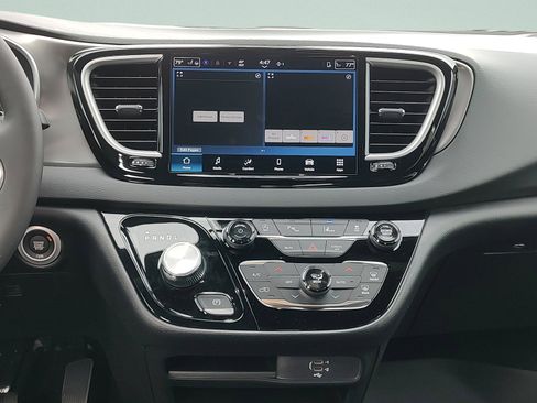 New 2026 Chrysler Voyager LX image 14