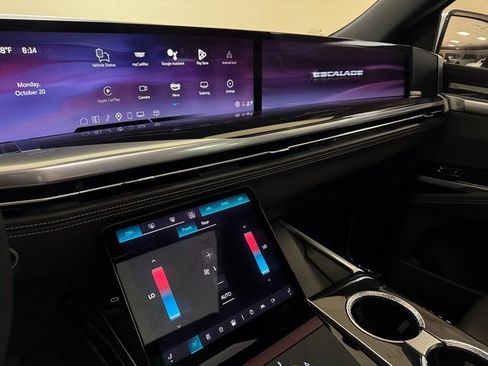 Used 2025 Cadillac Escalade Sport w/ Touring Package image 16