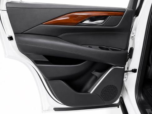 Used 2017 Cadillac Escalade Luxury RWD image 24