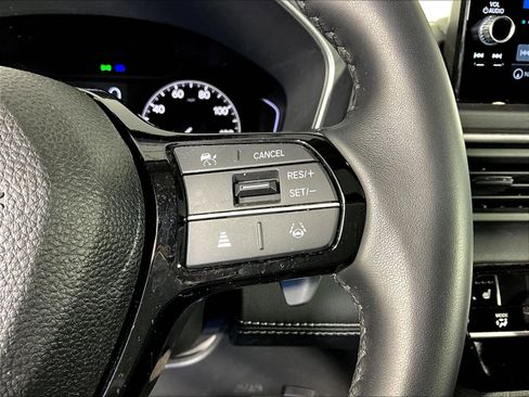 Used 2025 Honda Pilot Touring image 12