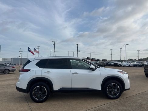 Used 2024 Nissan Rogue SV AWD/4WD image 23