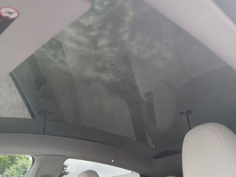 Used 2023 Tesla Model Y 2WD image 18