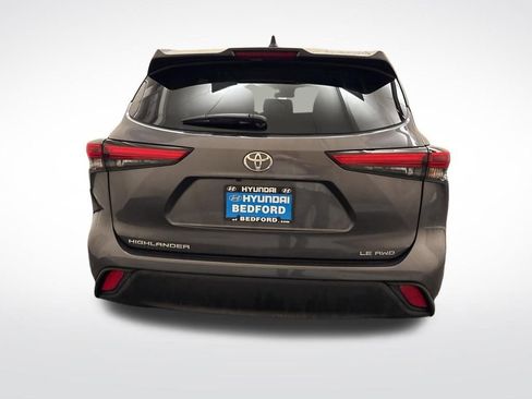 Used 2023 Toyota Highlander LE AWD/4WD image 6