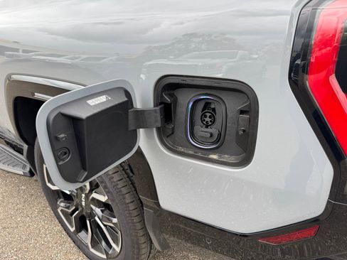 New 2025 GMC Sierra EV Denali image 8