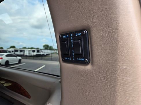 Used 2022 Chevrolet Express 2500 w/ Enhanced Convenience Package image 7