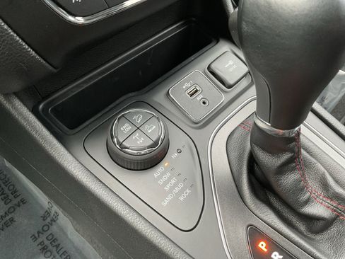 Used 2020 Jeep Cherokee Trailhawk w/ Cold Weather Group image 22