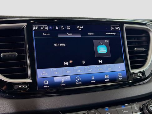 Used 2024 Chrysler Pacifica Touring-L FWD image 15