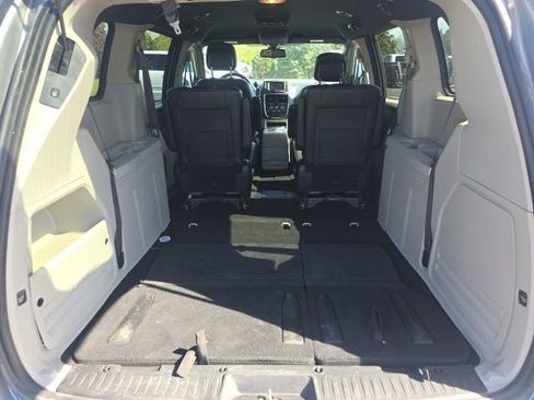 Used 2019 Dodge Grand Caravan SXT FWD image 25