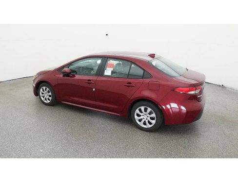 Used 2026 Toyota Corolla LE FWD image 5