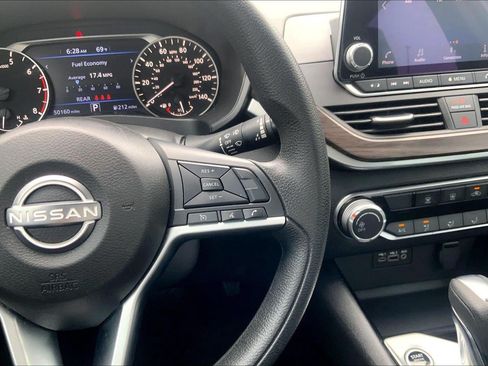 Used 2024 Nissan Altima 2.5 SV AWD/4WD image 20