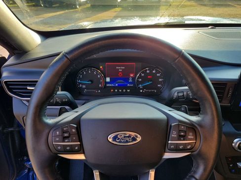 Used 2020 Ford Explorer Limited w/ Class III Trailer Tow Package image 20