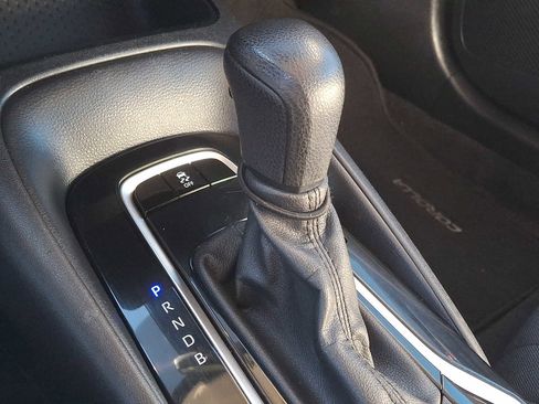 Used 2021 Toyota Corolla LE image 11