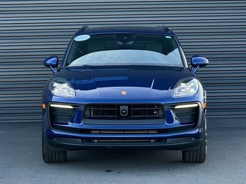 Certified 2025 Porsche Macan AWD/4WD image 10