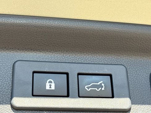 Used 2020 Subaru Forester Limited w/ Popular Package #3 image 24