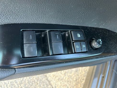 Used 2025 Toyota Camry SE image 17