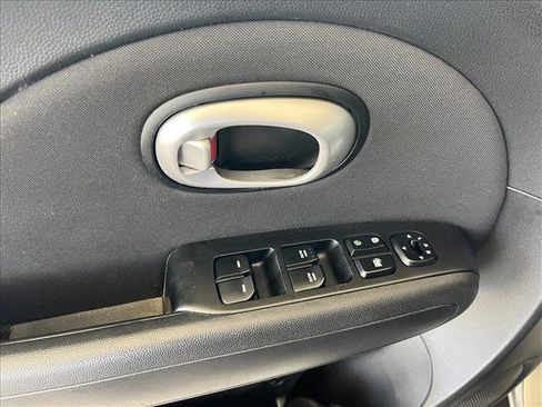 Used 2014 Kia Soul FWD image 15