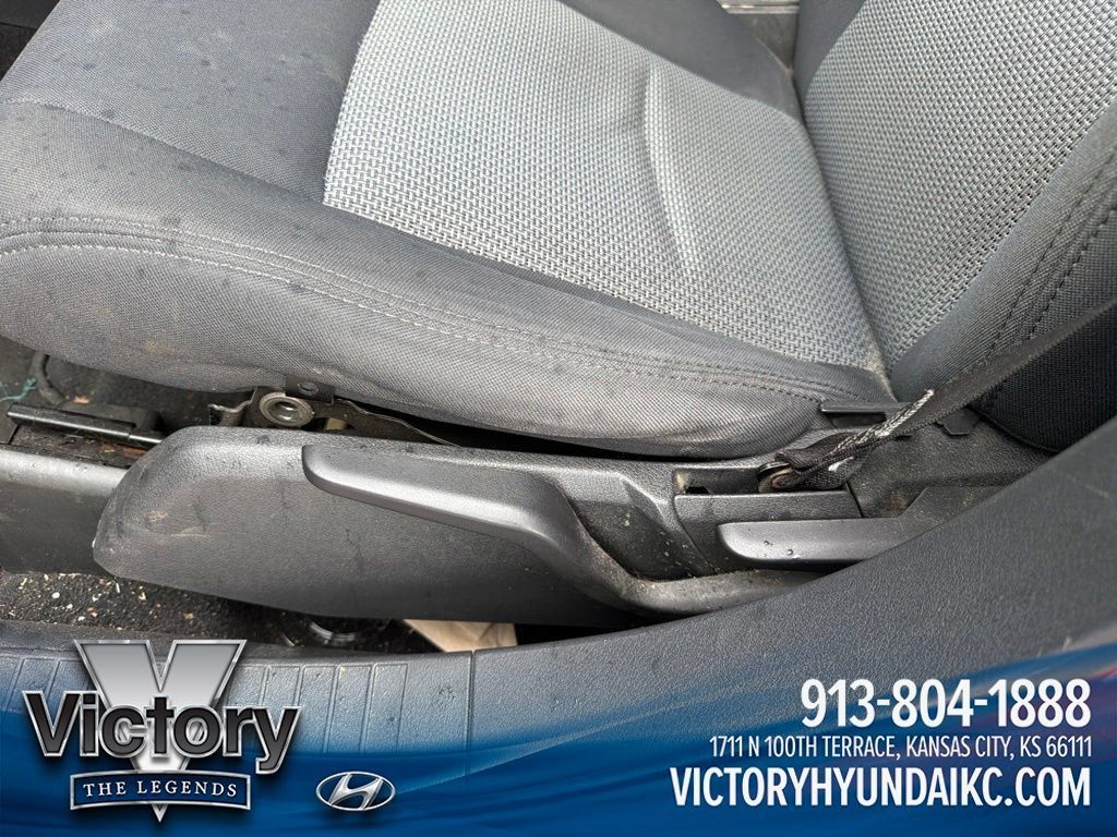 Used 2010 Jeep Compass Sport FWD image 12