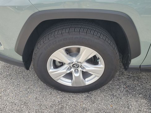 Used 2020 Toyota RAV4 XLE w/ Convenience Package FWD image 37