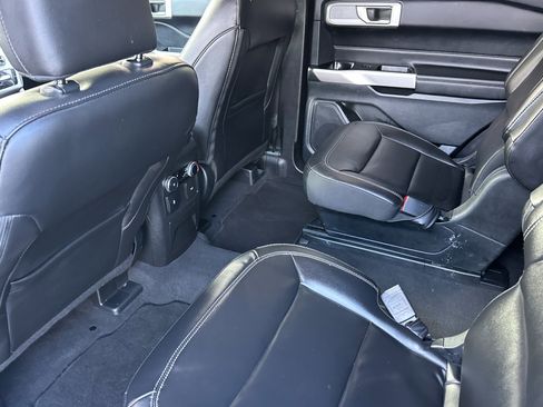 Used 2022 Ford Explorer XLT w/ Equipment Group 202A image 11