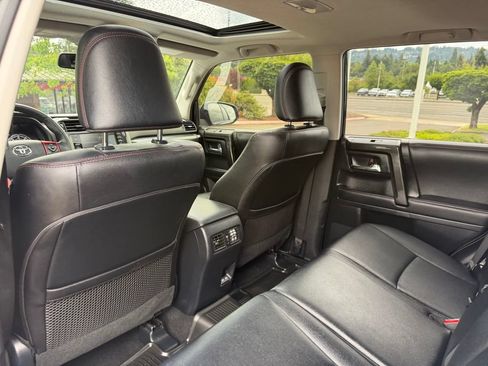 Used 2023 Toyota 4Runner TRD Off-Road Premium w/ Off Road Premium Plus Package AWD/4WD image 31