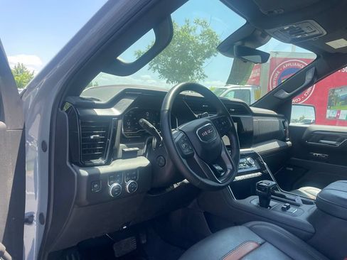 Used 2025 GMC Sierra 1500 AT4 w/ AT4 Premium Package AWD/4WD image 9
