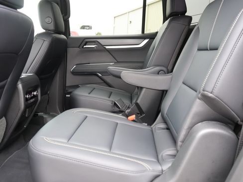 Used 2026 GMC Acadia Elevation w/ Elevation Premium Package AWD/4WD image 19