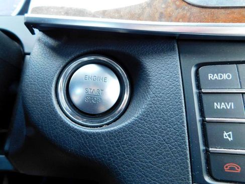 Used 2016 Mercedes-Benz E 350 4MATIC Sedan image 23