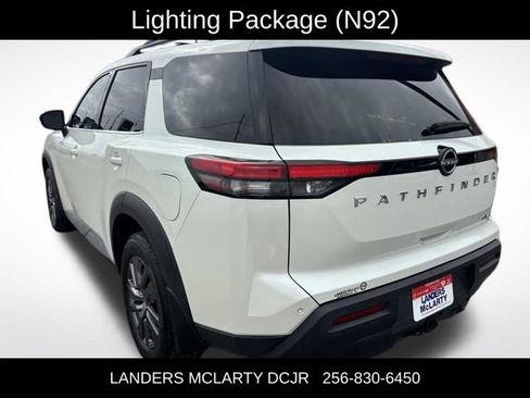 Used 2023 Nissan Pathfinder SV w/ SV Premium Package image 4