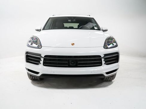 Certified 2023 Porsche Cayenne Platinum Edition image 6