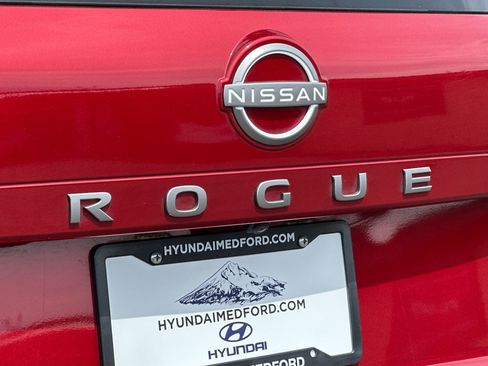 Used 2025 Nissan Rogue SV AWD/4WD image 25